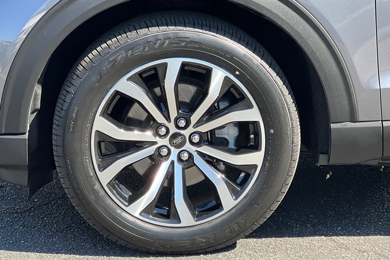 Ford Explorer Vehicle Full-screen Gallery Image 28