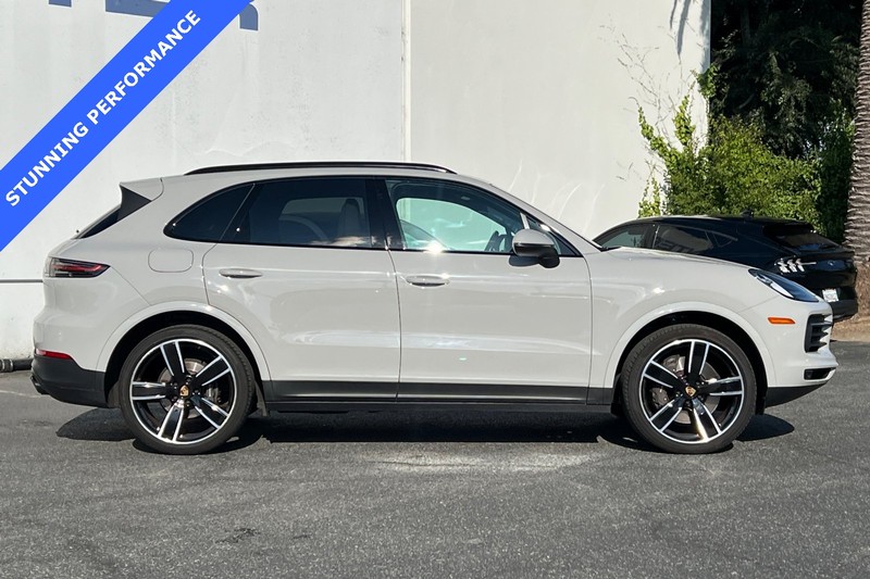 Porsche Cayenne Vehicle Full-screen Gallery Image 03