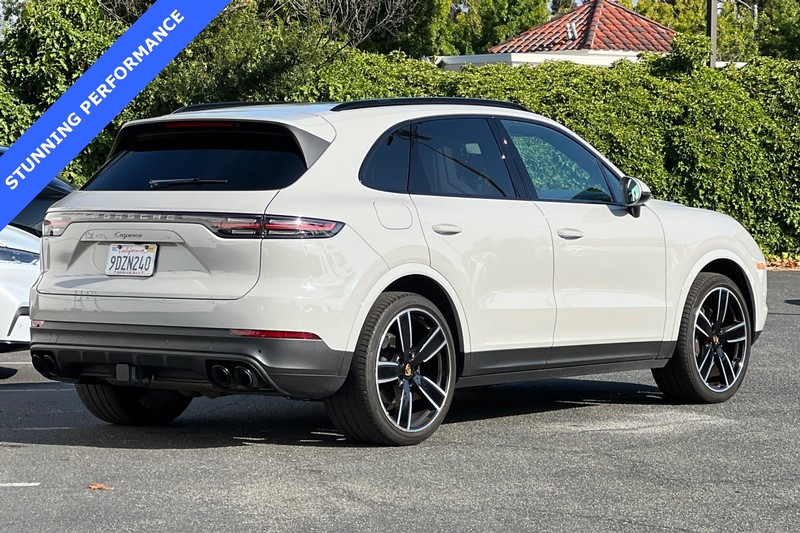 Porsche Cayenne Vehicle Full-screen Gallery Image 04