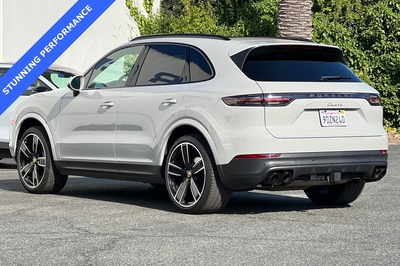 Porsche Cayenne Vehicle Full-screen Gallery Image 06