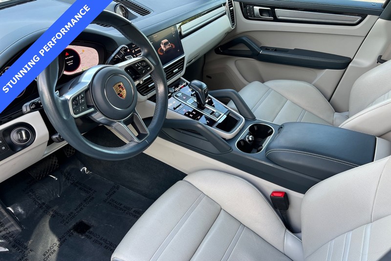 Porsche Cayenne Vehicle Full-screen Gallery Image 10