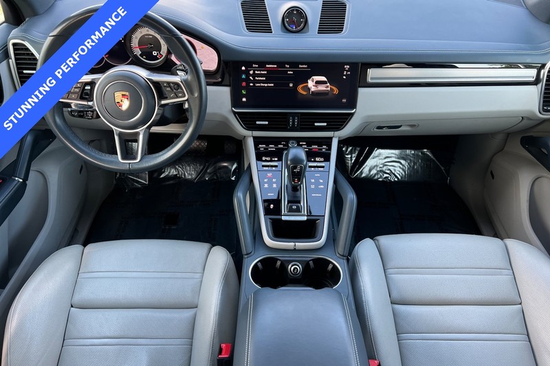 Porsche Cayenne Vehicle Full-screen Gallery Image 13