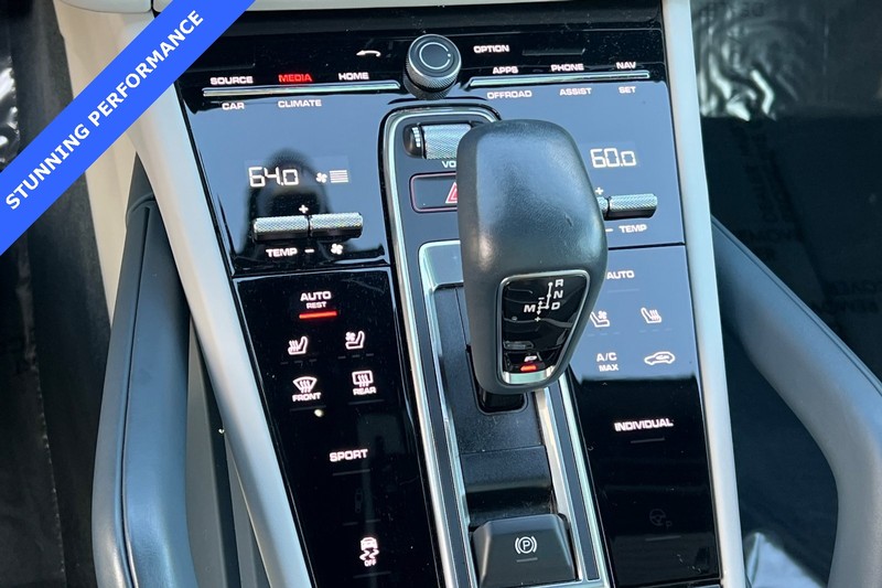Porsche Cayenne Vehicle Full-screen Gallery Image 21