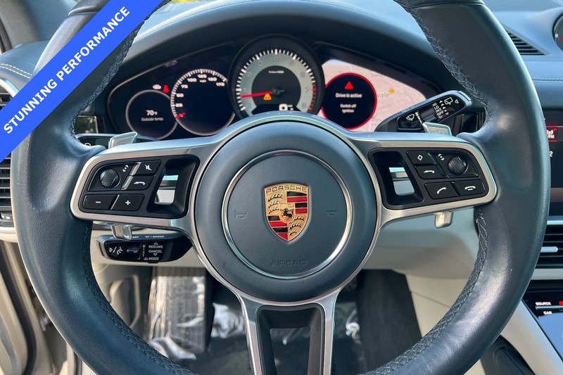 Porsche Cayenne Vehicle Full-screen Gallery Image 23