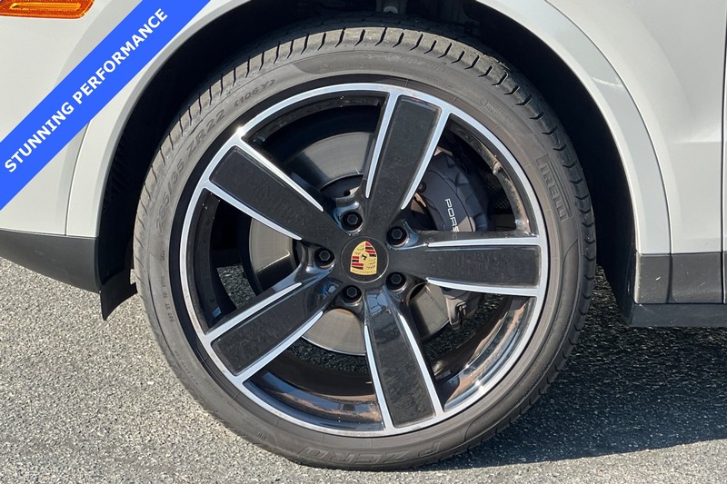 Porsche Cayenne Vehicle Full-screen Gallery Image 26