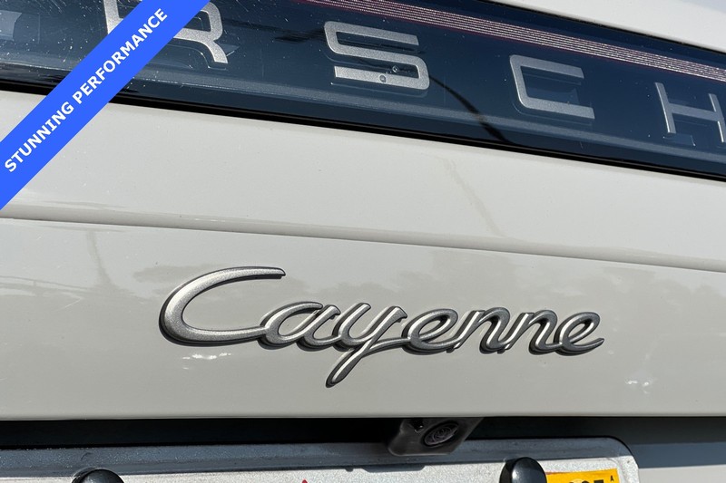 Porsche Cayenne Vehicle Full-screen Gallery Image 27