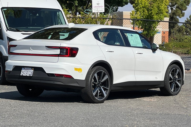 Polestar 2 Vehicle Full-screen Gallery Image 04