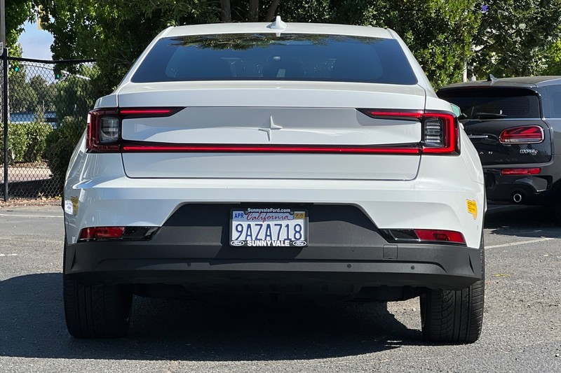 Polestar 2 Vehicle Full-screen Gallery Image 05