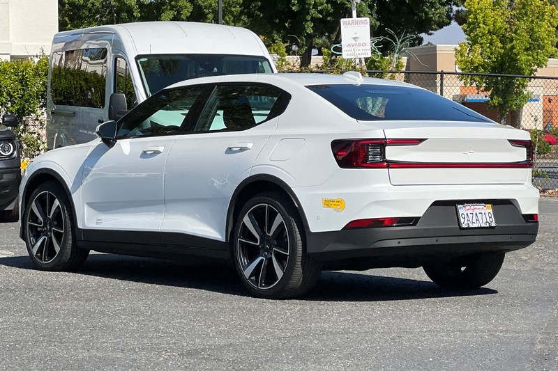 Polestar 2 Vehicle Full-screen Gallery Image 06