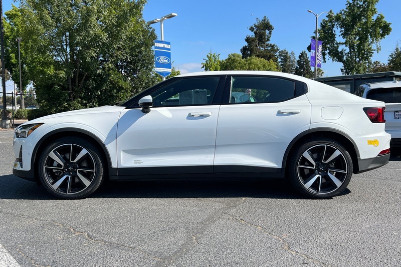 Polestar 2 Vehicle Full-screen Gallery Image 07