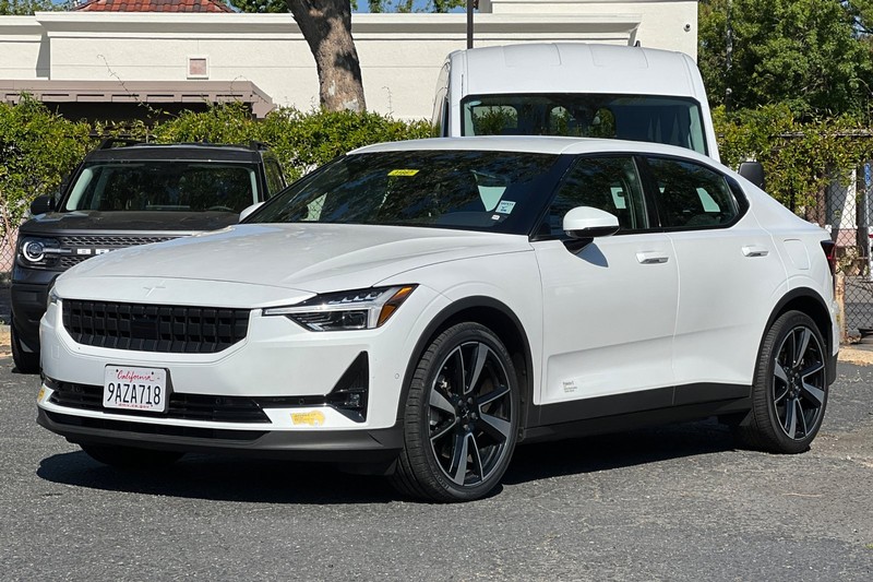 Polestar 2 Vehicle Full-screen Gallery Image 08