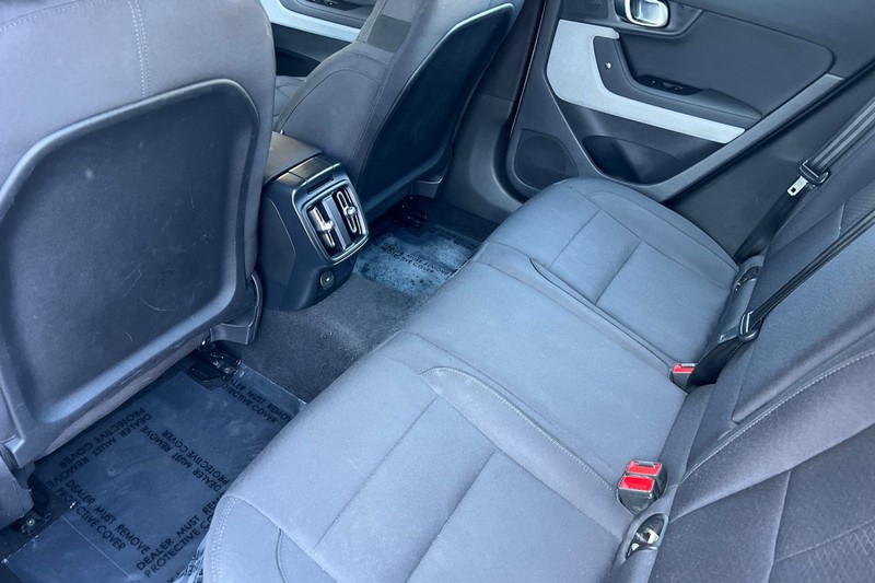 Polestar 2 Vehicle Full-screen Gallery Image 12