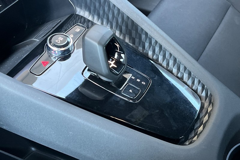 Polestar 2 Vehicle Full-screen Gallery Image 22