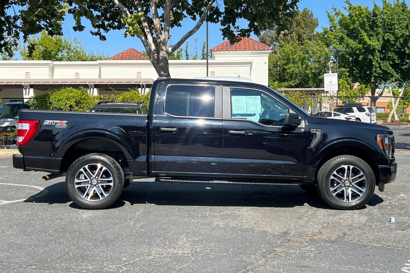 Ford F-150 Vehicle Full-screen Gallery Image 03
