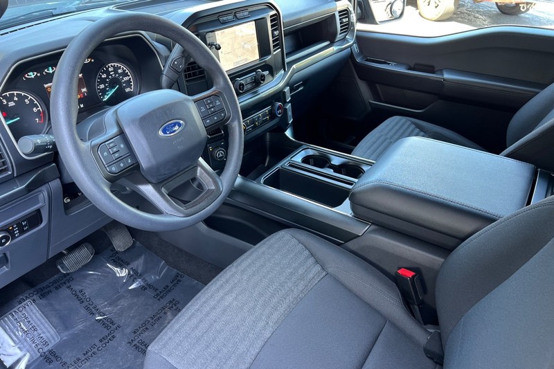 Ford F-150 Vehicle Full-screen Gallery Image 10