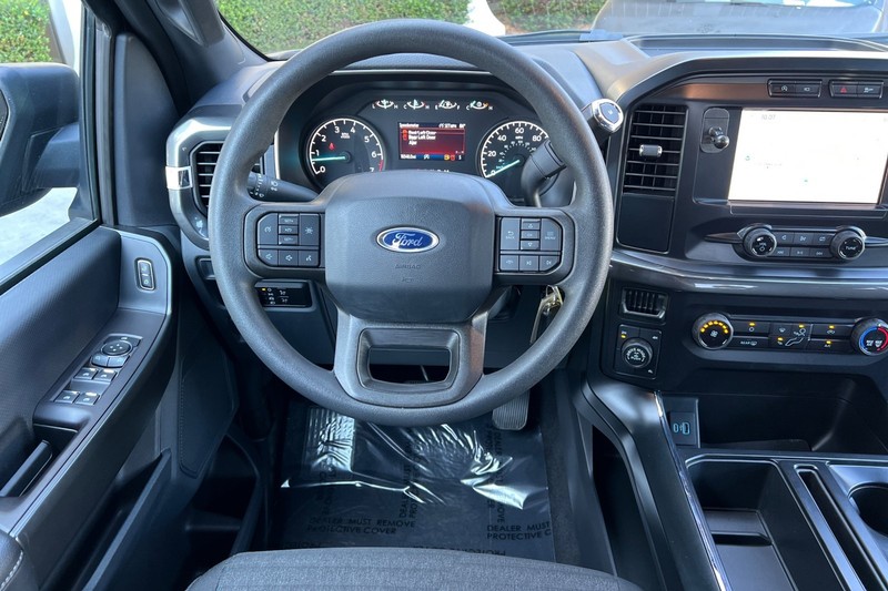 Ford F-150 Vehicle Full-screen Gallery Image 14