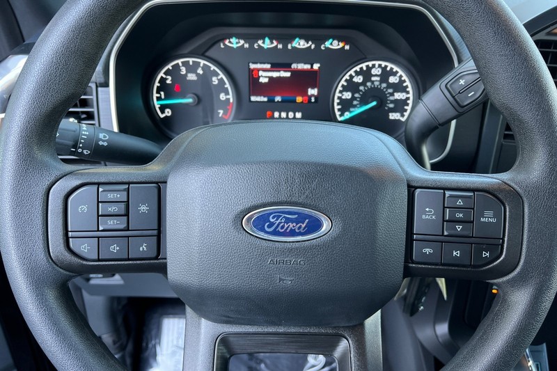Ford F-150 Vehicle Full-screen Gallery Image 21