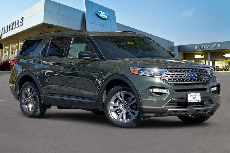 Ford Explorer Vehicle Full-screen Gallery Image 02
