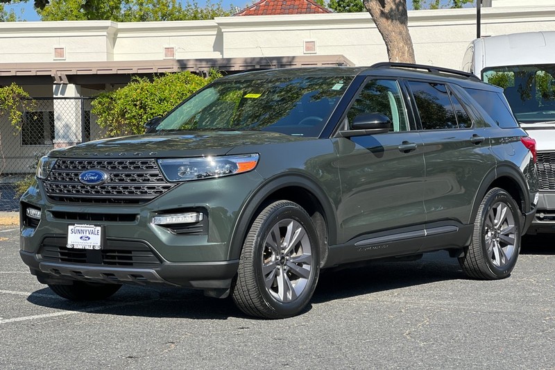 Ford Explorer Vehicle Full-screen Gallery Image 09