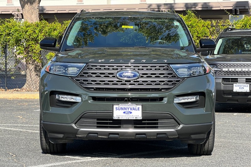 Ford Explorer Vehicle Full-screen Gallery Image 10