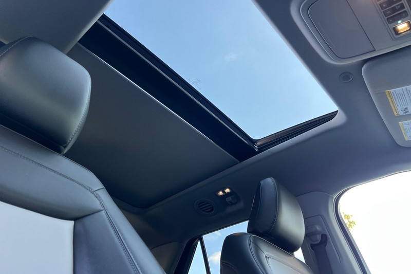 Ford Explorer Vehicle Full-screen Gallery Image 18