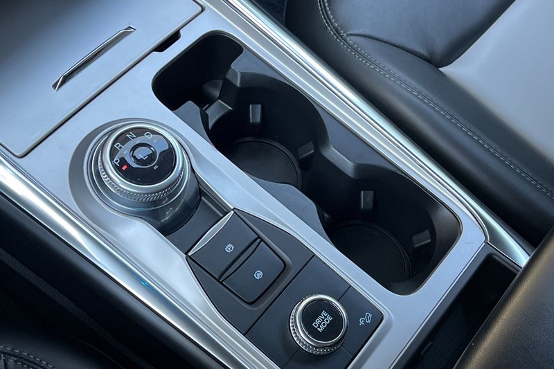 Ford Explorer Vehicle Full-screen Gallery Image 23