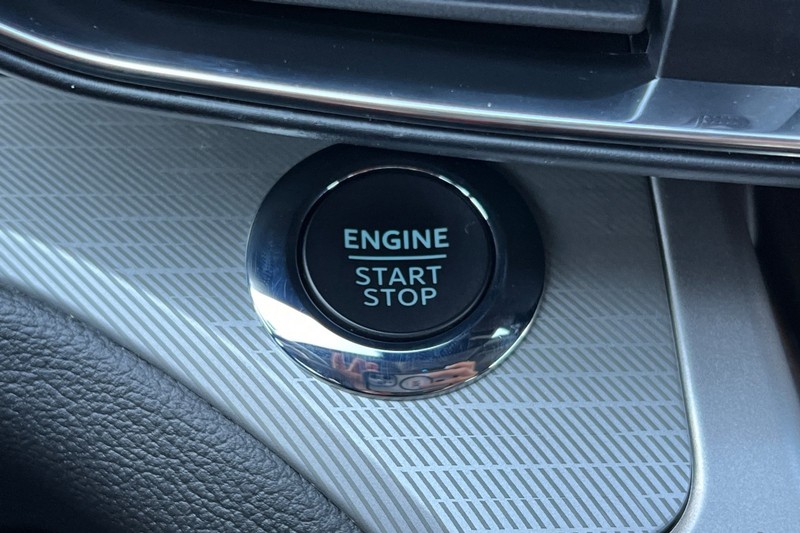 Ford Explorer Vehicle Full-screen Gallery Image 24