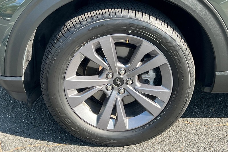 Ford Explorer Vehicle Full-screen Gallery Image 28