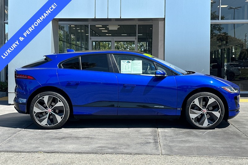 Jaguar I-PACE Vehicle Full-screen Gallery Image 03