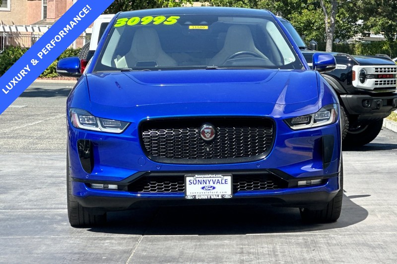 Jaguar I-PACE Vehicle Full-screen Gallery Image 09