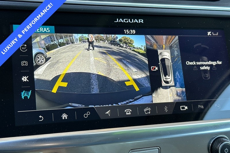 Jaguar I-PACE Vehicle Full-screen Gallery Image 20