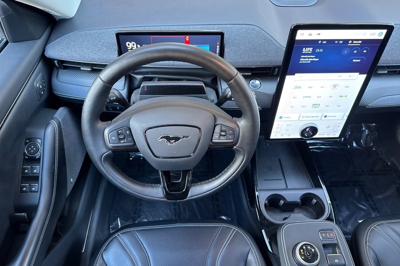 Ford Mustang Mach-E Vehicle Full-screen Gallery Image 15