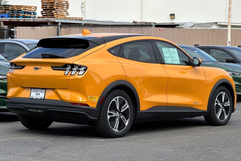 Ford Mustang Mach-E Vehicle Full-screen Gallery Image 04