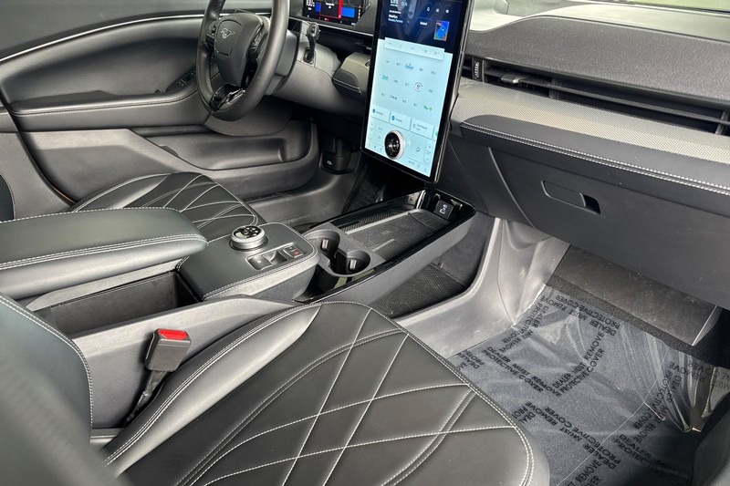 Ford Mustang Mach-E Vehicle Full-screen Gallery Image 17