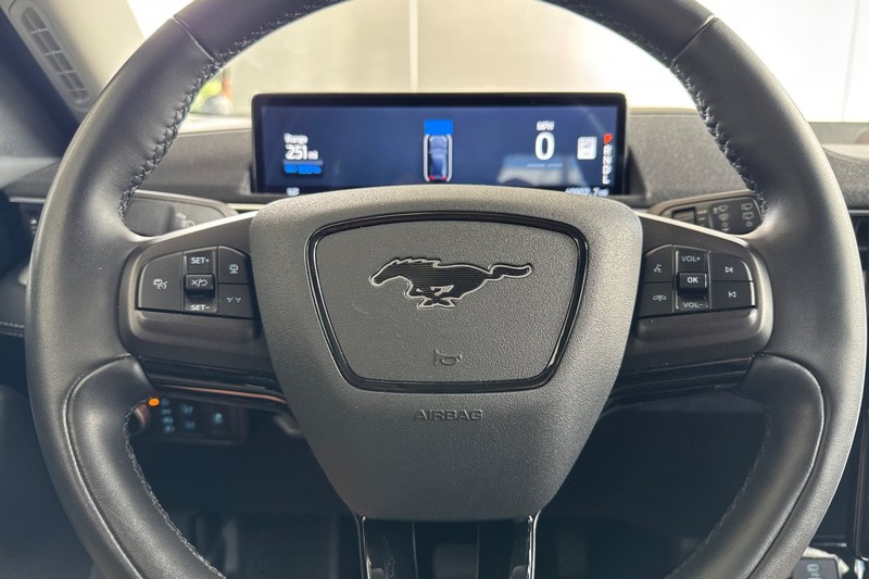 Ford Mustang Mach-E Vehicle Full-screen Gallery Image 25