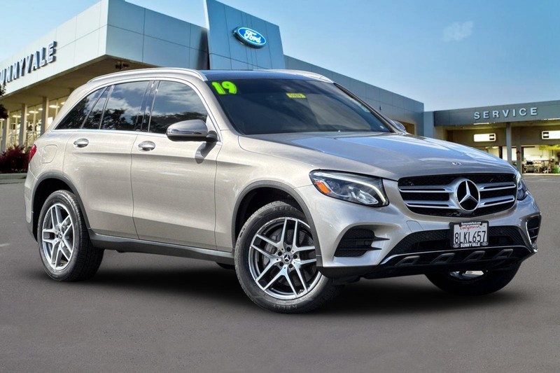 Mercedes-Benz GLC Vehicle Full-screen Gallery Image 02
