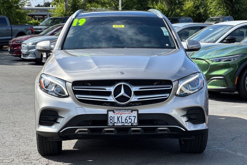 Mercedes-Benz GLC Vehicle Full-screen Gallery Image 10