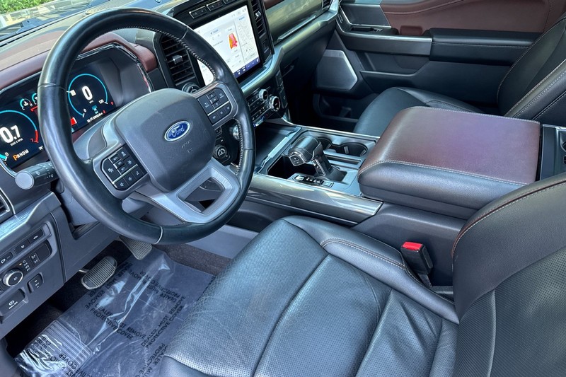Ford F-150 Vehicle Full-screen Gallery Image 11