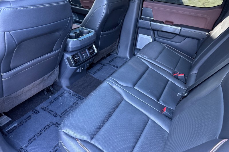 Ford F-150 Vehicle Full-screen Gallery Image 13