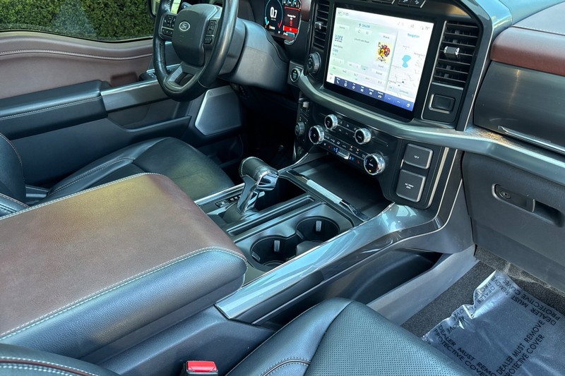Ford F-150 Vehicle Full-screen Gallery Image 16