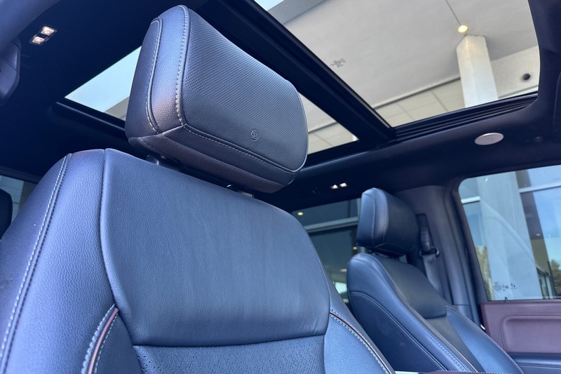 Ford F-150 Vehicle Full-screen Gallery Image 17