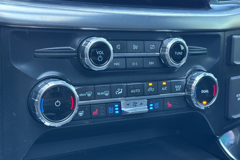 Ford F-150 Vehicle Full-screen Gallery Image 21