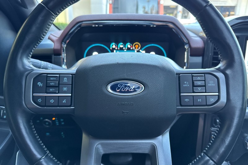 Ford F-150 Vehicle Full-screen Gallery Image 24