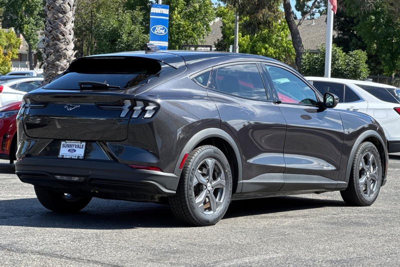 Ford Mustang Mach-E Vehicle Full-screen Gallery Image 04