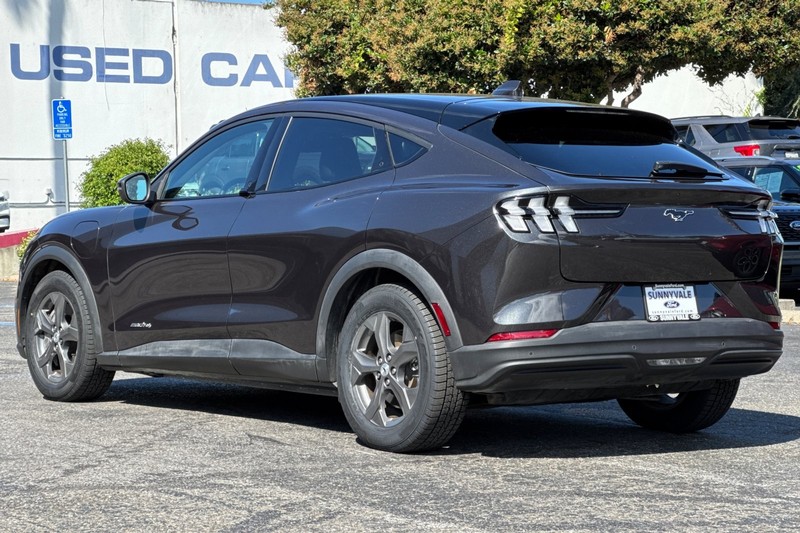 Ford Mustang Mach-E Vehicle Full-screen Gallery Image 06