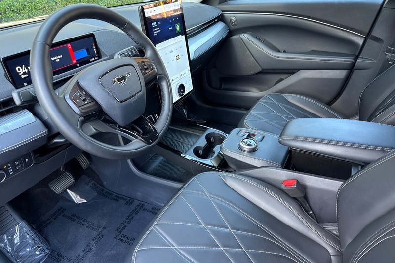 Ford Mustang Mach-E Vehicle Full-screen Gallery Image 11