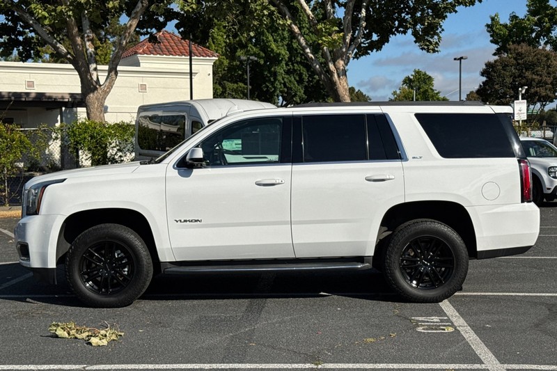GMC Yukon Vehicle Full-screen Gallery Image 07