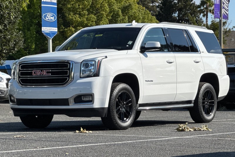 GMC Yukon Vehicle Full-screen Gallery Image 08