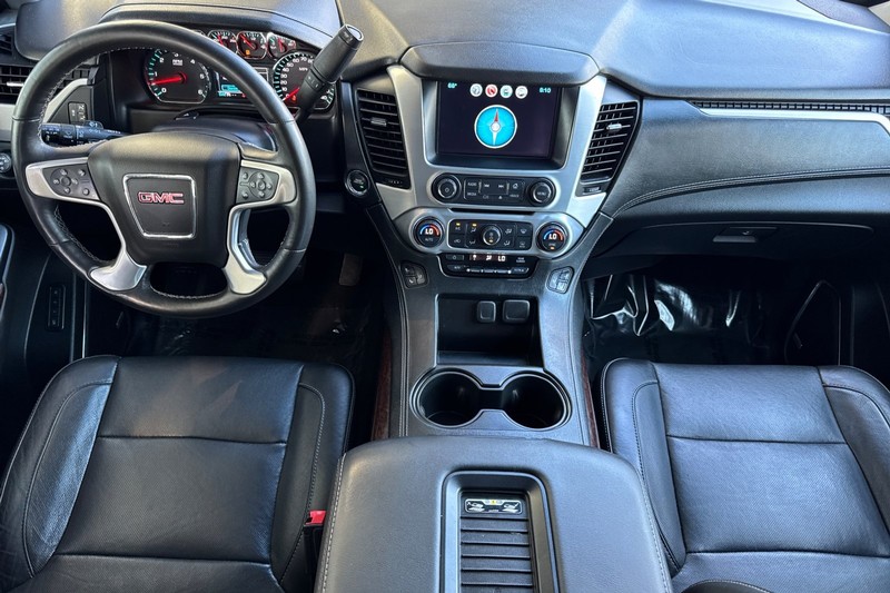 GMC Yukon Vehicle Full-screen Gallery Image 13