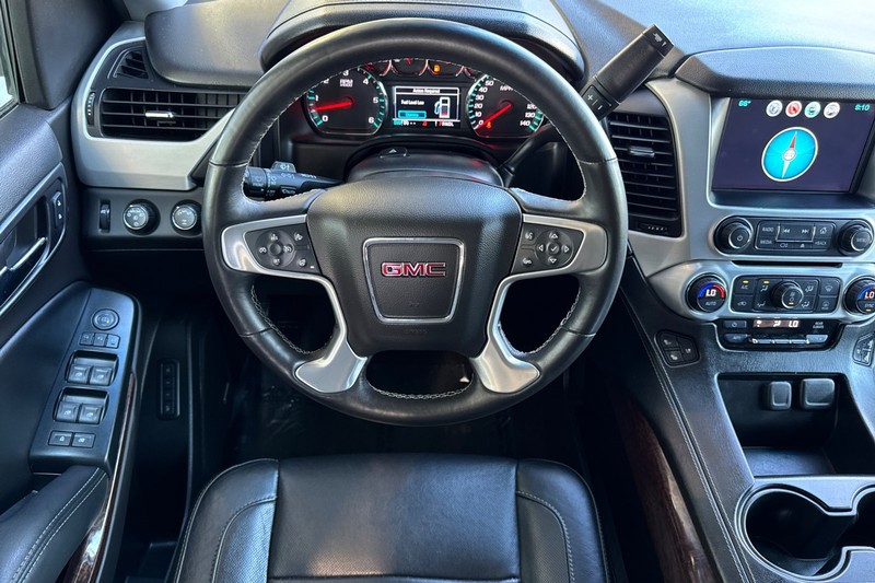 GMC Yukon Vehicle Full-screen Gallery Image 14
